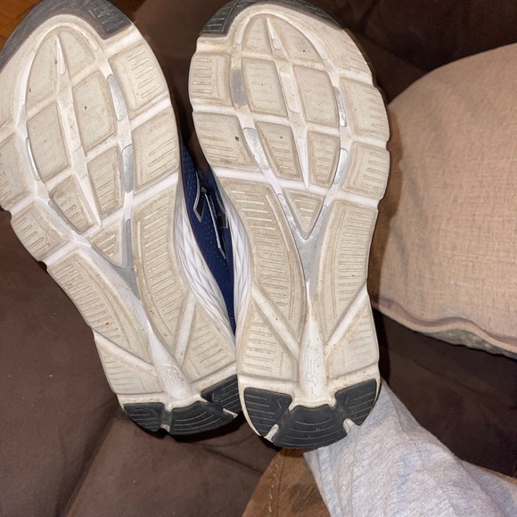 Navy Blue New Balance 7.5 - Picture 2 of 7